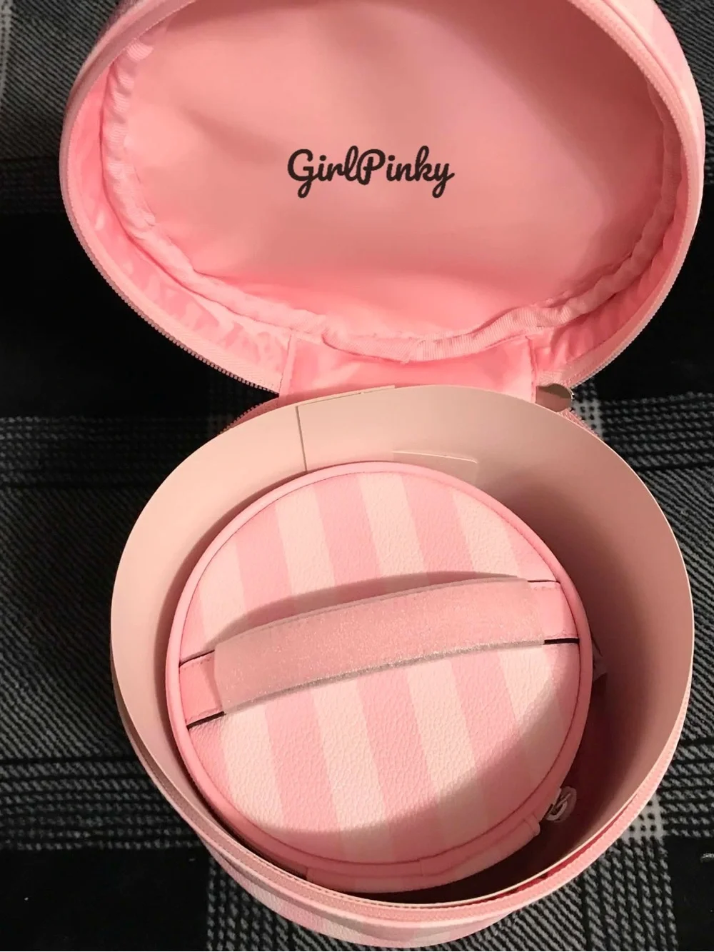 VICTORIA’S SECRET 2 PIECE VANITY MAKEUP/STORAGE CASES IN HERITAGE STRIPES